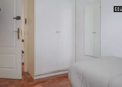 Habitación en piso compartido de 4 habitaciones en alquiler en Fontarrón, ideal para profesionales y estudiantes. en Madrid