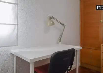 Habitación en piso compartido de 4 habitaciones en alquiler en Fontarrón, ideal para profesionales y estudiantes. en Madrid
