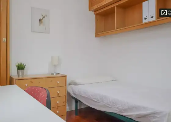 Habitación en piso compartido de 4 habitaciones en alquiler en Fontarrón, ideal para profesionales y estudiantes. en Madrid