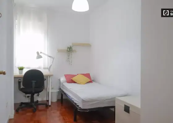 Habitación en piso compartido de 4 habitaciones en alquiler en Fontarrón, ideal para profesionales y estudiantes. en Madrid