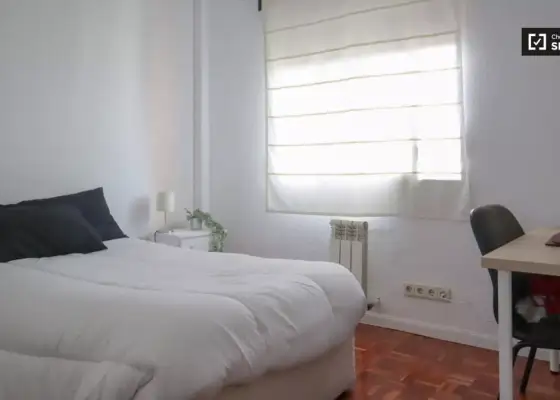 Habitación en piso compartido de 4 habitaciones en alquiler en Fontarrón, ideal para profesionales y estudiantes. en Madrid