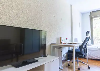 Habitación en piso compartido de 4 habitaciones en alquiler en Sants en Barcelona
