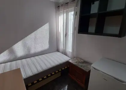 Habitación en piso compartido de 4 habitaciones en alquiler en Zaragoza perfecta para estudiantes. en Zaragoza