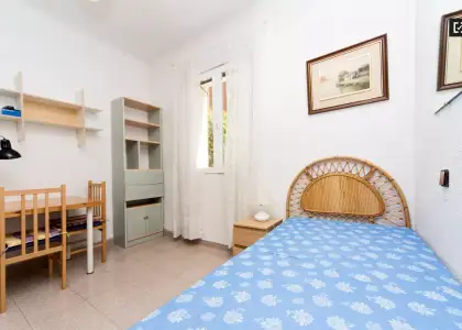 Habitación en piso compartido de 4 habitaciones en Casa de Campo, se alquila. Profesionales y estudiantes son bienvenidos. en Madrid