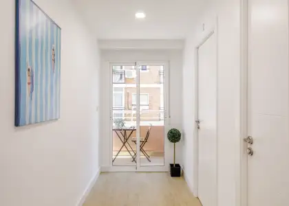 Habitación en piso compartido de 5 dormitorios en alquiler en Alicante, ideal para estudiantes y profesionales. en Alicante (Alacant)