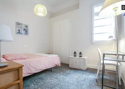 Habitación en piso compartido de 5 habitaciones en alquiler en Russafa, perfecta para estudiantes. en Valencia