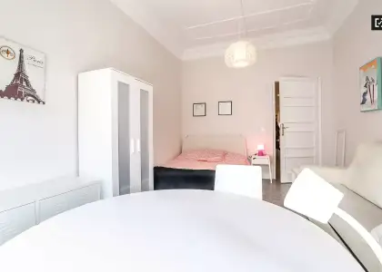 Habitación en piso compartido de 5 habitaciones en alquiler en Russafa, perfecta para estudiantes. en Valencia