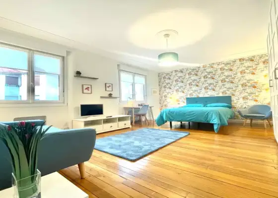 Habitación en piso compartido de 6 dormitorios en alquiler en Abando, todos los gastos incluidos en Bilbao