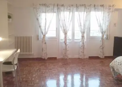 Habitación en piso compartido de 6 habitaciones en Zaragoza, todos los gastos incluidos. en Zaragoza
