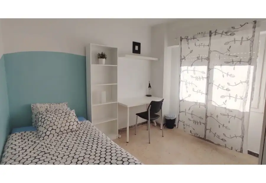 Habitación en piso compartido de 6 habitaciones en Zaragoza, todos los gastos incluidos. en Zaragoza