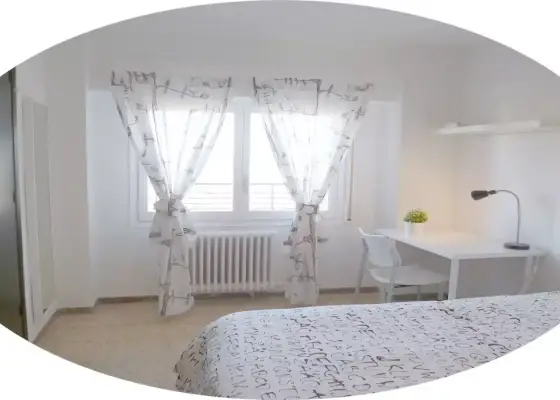 Habitación en piso compartido de 6 habitaciones en Zaragoza, todos los gastos incluidos.