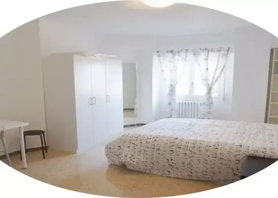 Habitación en piso compartido de 6 habitaciones en Zaragoza, todos los gastos incluidos.