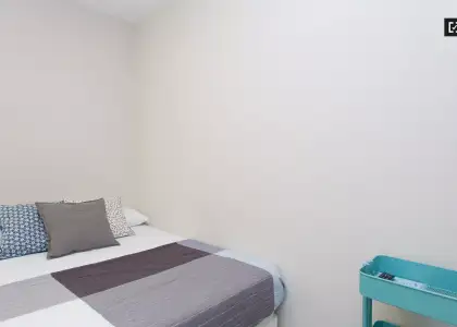 Habitación en piso compartido de 7 habitaciones en alquiler en Universidad, perfecta para profesionales y estudiantes. en Madrid