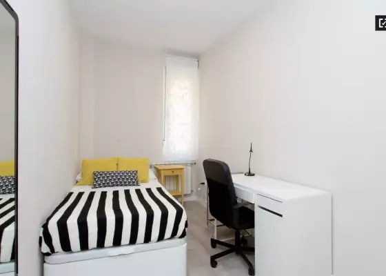 Habitación en piso compartido de 7 habitaciones en alquiler en Universidad, perfecta para profesionales y estudiantes. en Madrid