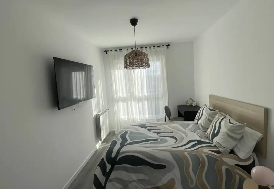 Habitación en piso compartido en Santa Cruz de Bezana en Santander