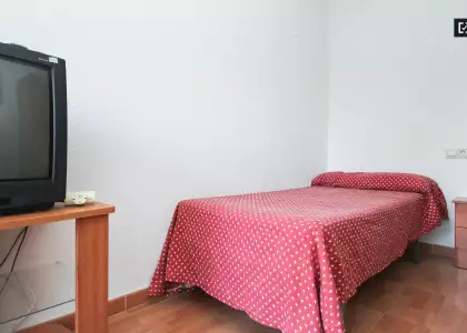 Habitación en un piso compartido de 11 habitaciones en alquiler en Centro-Sagrario, ideal para mujeres y profesionales. en Granada