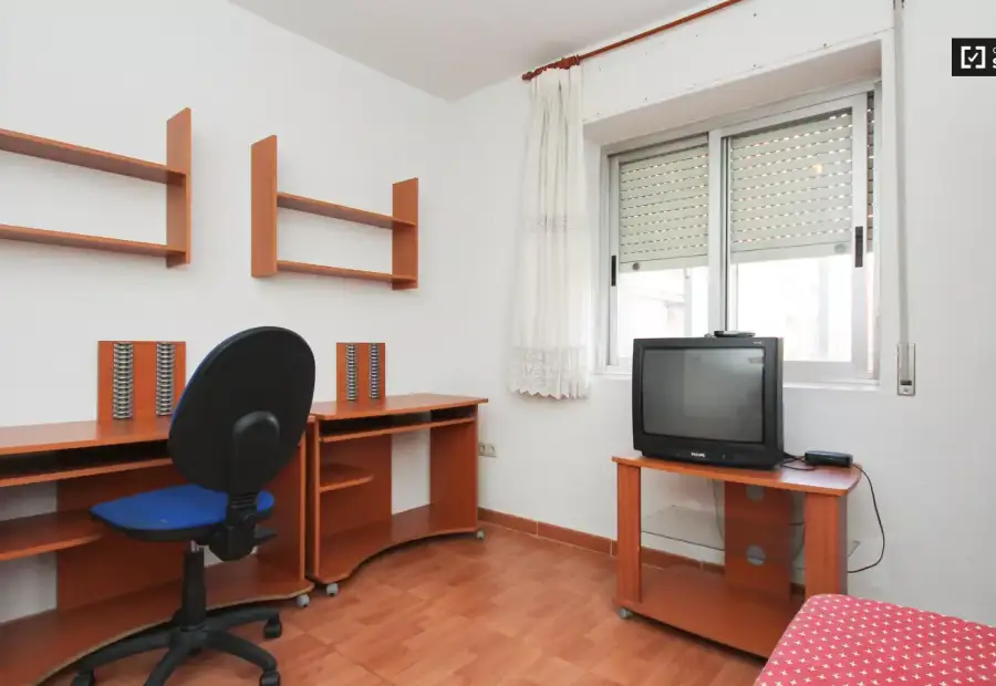 Habitación en un piso compartido de 11 habitaciones en alquiler en Centro-Sagrario, ideal para mujeres y profesionales. en Granada