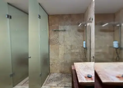 Habitación en un piso compartido de 2 dormitorios en alquiler en el Centro Histórico, ideal para profesionales. en Almería
