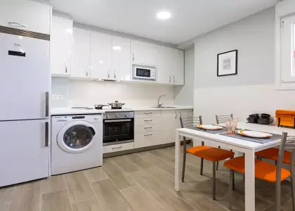 Habitación en un piso compartido de 3 habitaciones en alquiler en Arabella, todos los gastos incluidos. en Bilbao
