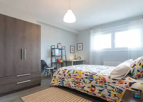 Habitación en un piso compartido de 3 habitaciones en alquiler en Arabella, todos los gastos incluidos. en Bilbao