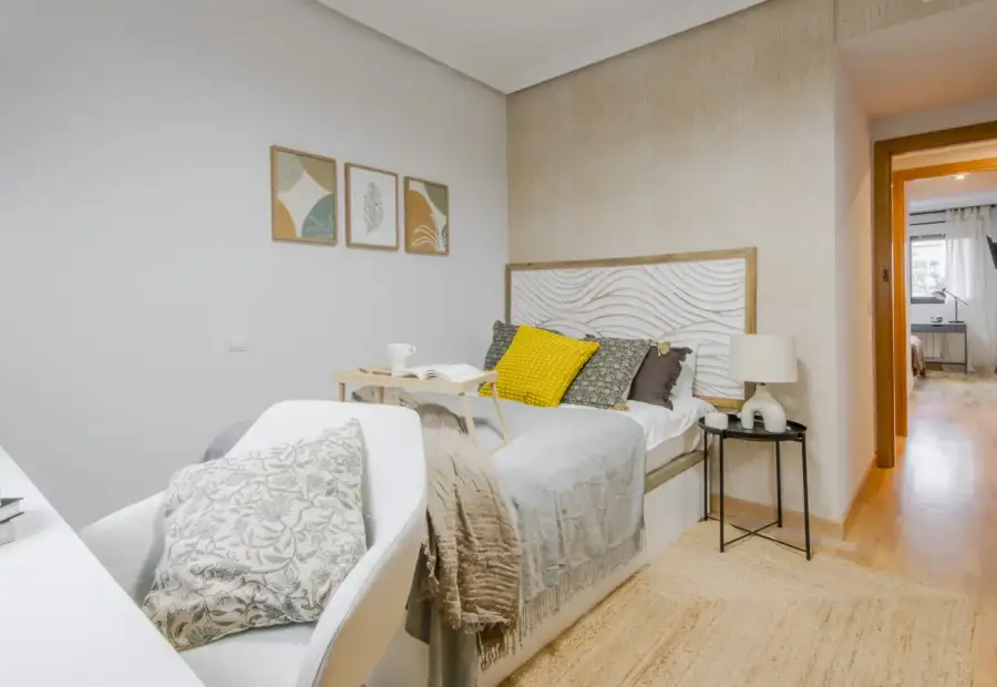 Habitación en un piso compartido de 5 dormitorios en alquiler en Legazpi. en Madrid