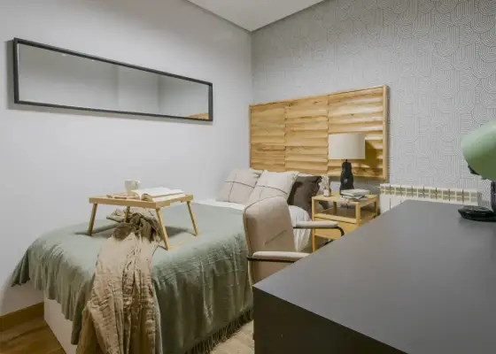 Habitación en un piso compartido de 5 dormitorios en alquiler en Legazpi. en Madrid