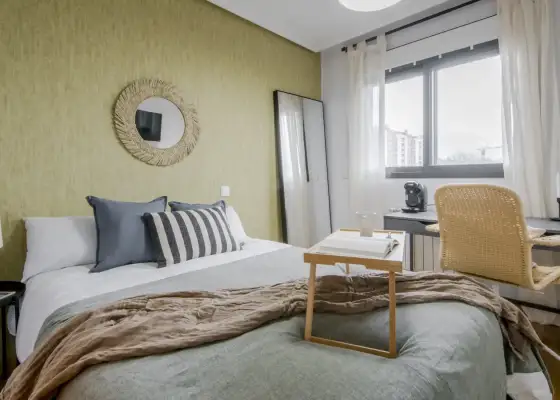 Habitación en un piso compartido de 5 dormitorios en alquiler en Legazpi. en Madrid