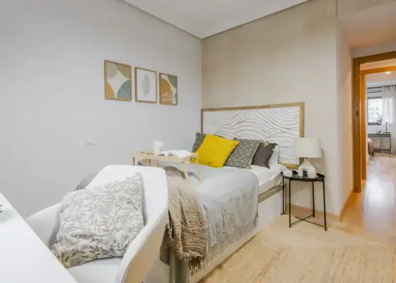 Habitación en un piso compartido de 5 dormitorios en alquiler en Legazpi. en Madrid