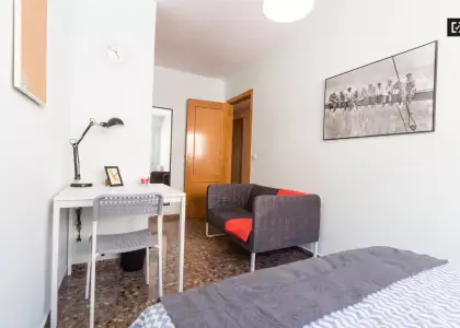 Habitación en un piso compartido de 5 habitaciones en alquiler en Penya-Roja en Valencia
