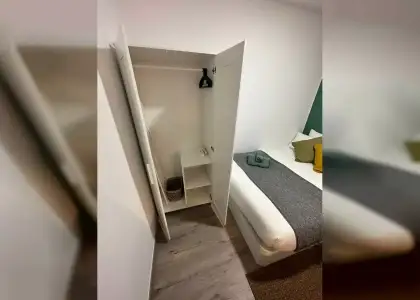 Habitación en un piso compartido de 5 habitaciones en Embajadores, todos los gastos incluidos, solo para profesionales y estudiantes. en Madrid