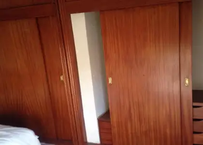 Habitación en un piso compartido de 5 habitaciones en Murcia, con algunos gastos incluidos. en Murcia