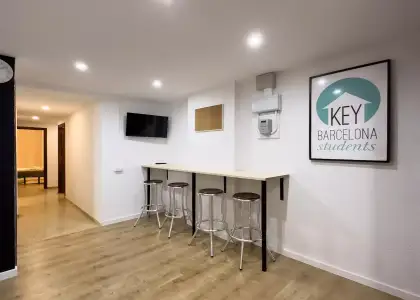 Habitación en un piso compartido de 7 dormitorios en alquiler en Sant Antoni en Barcelona