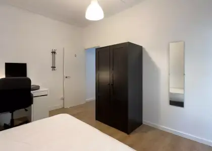 Habitación en un piso compartido de 7 dormitorios en alquiler en Sant Antoni en Barcelona