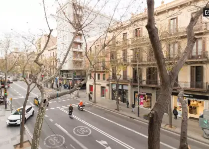 Habitación en un piso compartido de 7 dormitorios en alquiler en Sants, gastos incluidos. en Barcelona
