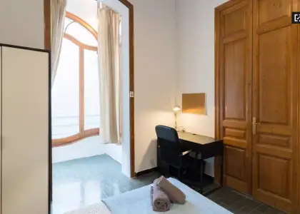 Habitación en un piso compartido de 7 dormitorios en alquiler en Sants, gastos incluidos. en Barcelona