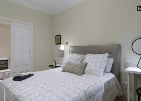 Habitación en un piso compartido de 8 habitaciones en Abando, con todos los gastos incluidos, ideal para profesionales y estudiantes. en Bilbao