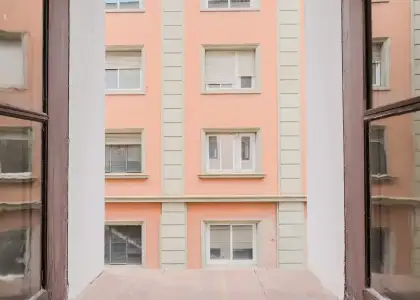 Habitación soleada con cama individual en alquiler en Gràcia en Barcelona