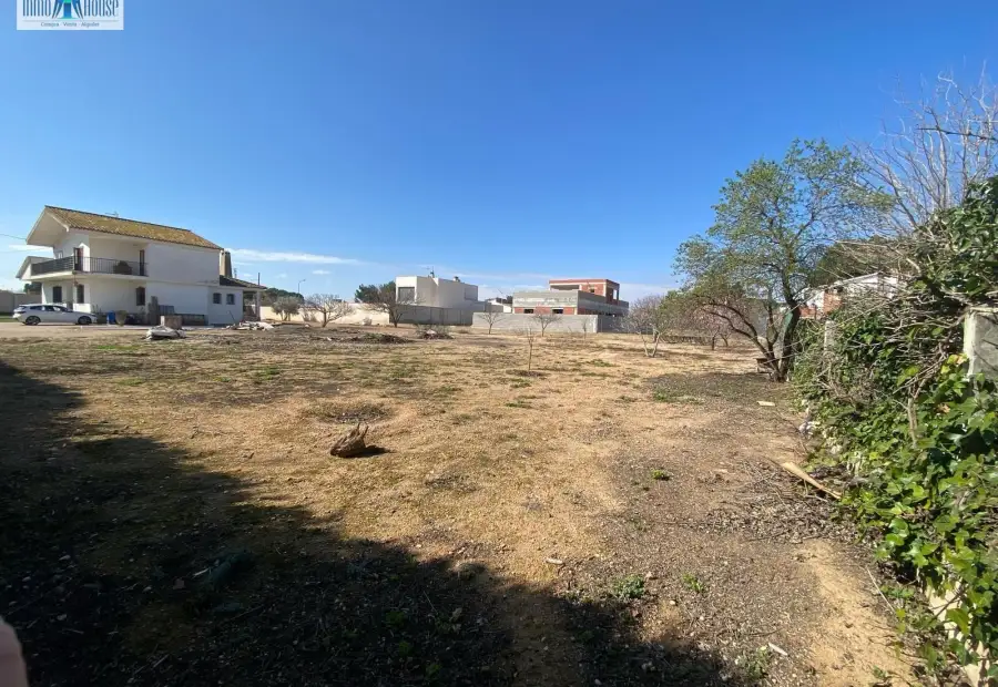 Inmohouse vende terreno urbano en Urbanización el Plantío en Albacete