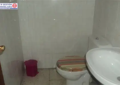 Local comercial de 300 metros en primera planta en la castelar en Alcázar de San Juan