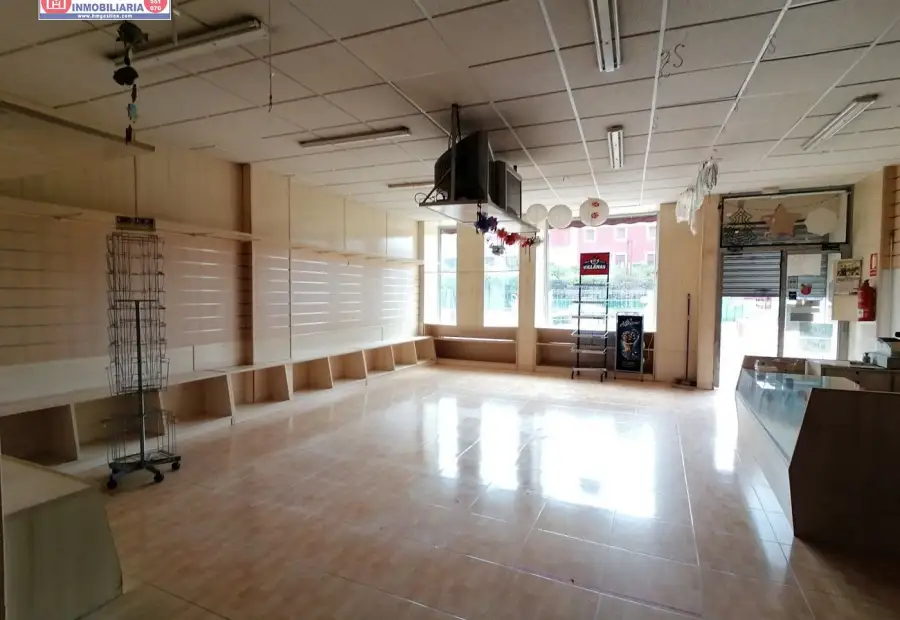 LOCAL COMERCIAL de mas de 300 metros en Plaza de España en Alcázar de San Juan