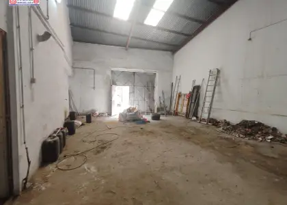 Local comercial diafano junto a la Plaza de España Con Amplia Fachada en Alcázar de San Juan