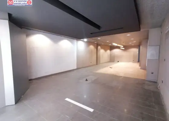 Local comercial en pleno centro de Herencia con baños adaptados,y escaparate de 6,10 metros