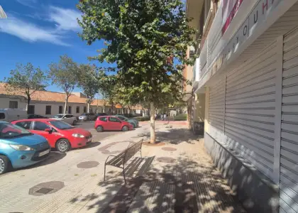 Local comercial en Puertollano situado en la zona de AVENIDA PRIMERO DE MAYO en Puertollano