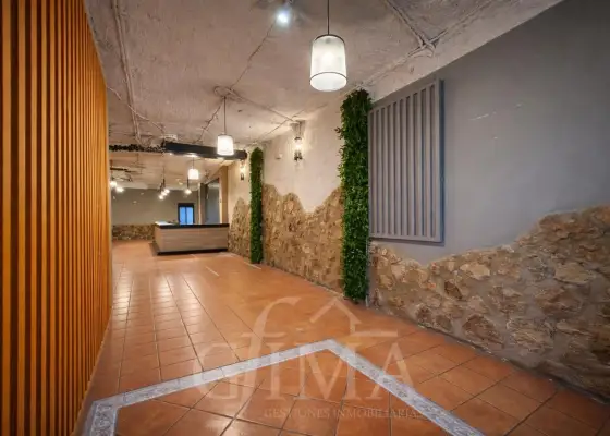 Local comercial en zona céntrica, amplio y con patio en Tomelloso
