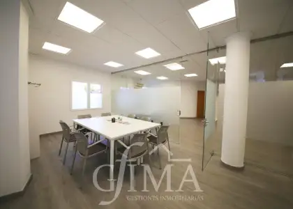 Local en alquiler en pleno centro con 150m2 útiles en Tomelloso