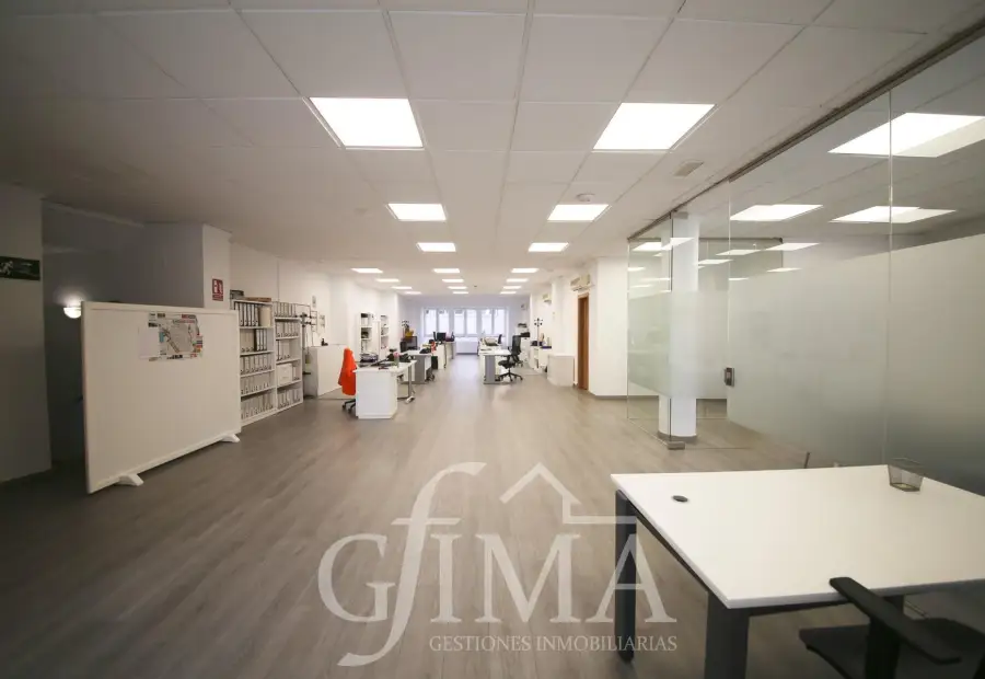 Local en alquiler en pleno centro con 150m2 útiles en Tomelloso