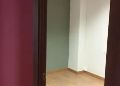 Oficina a la venta con dos despachos, sala de juntas y aseos, archivo y centralita de redes. Precio negociable, posibilidad de financiación 100% en Alcázar de San Juan