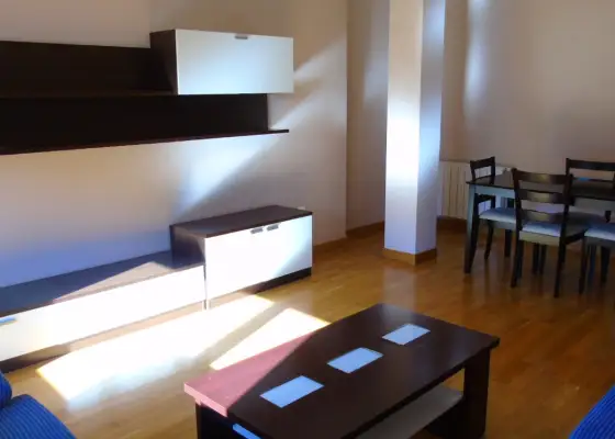 Piso de tres dormitorios exterior, con patio, amplia cocina, salon muy luminoso y Plaza de Garaje Incluidos en el Precio. en Alcázar de San Juan