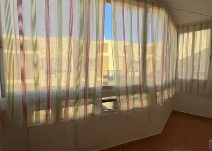 Piso en alquiler en Alcázar De San Juan, Calle Gracia, de 86 m2 con 3 dormitorios, baño y terraza por 700 €/mes, Ref. 0448 en Alcázar de San Juan