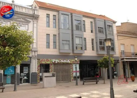 Piso en venta en Alcázar De San Juan, Emilio Castelar, de 102 m2 con 1 dormitorio, baño, plaza de garaje y trastero por 95.000 €, Ref. 0438